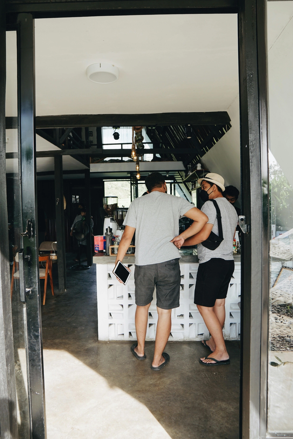 Rumpel Frei - Herr Ramon Stafan -  Gebäudereinigung, Entrümpelung und Schrottabholung - Leute an der Rezeption